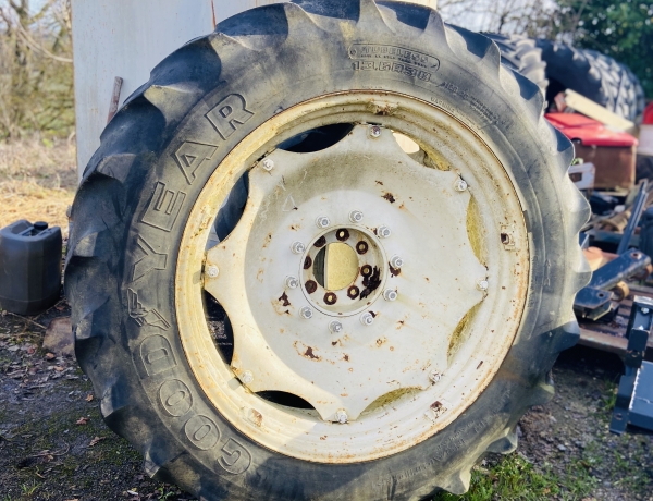 Paire de roues <br/> <span class='soustitre'>250 € Hors Taxes   (l'unité)</span>